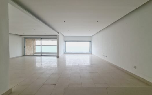 For Rent Seaview 3 bedrooms apartment in salmiya with balcony