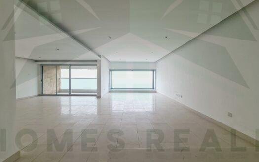 For Rent Seaview 3 bedrooms apartment in salmiya with balcony