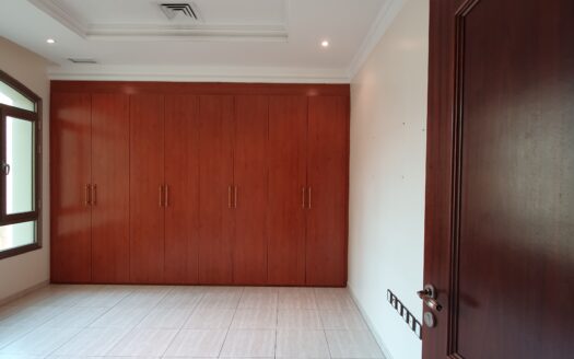 for rent spacious 3 bedrooms apartment in salmiya